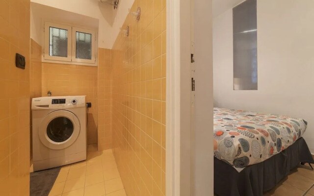 Colosseo Modern Apartment