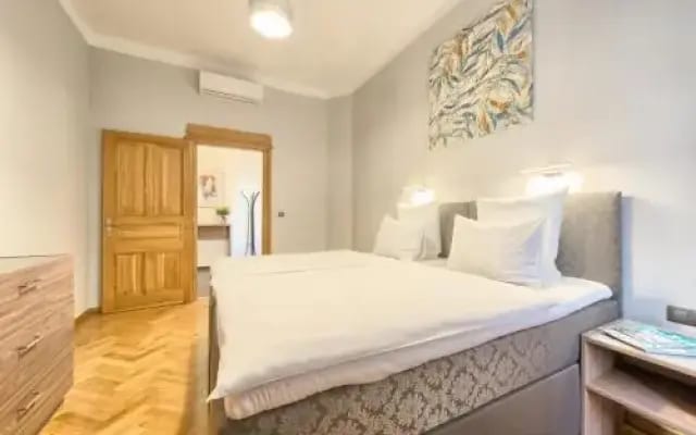 Spacious And Bright Apartment Dusni 13
