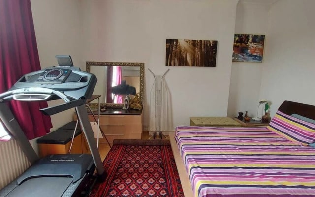 Extra Large One Bedroom Flat With Parking