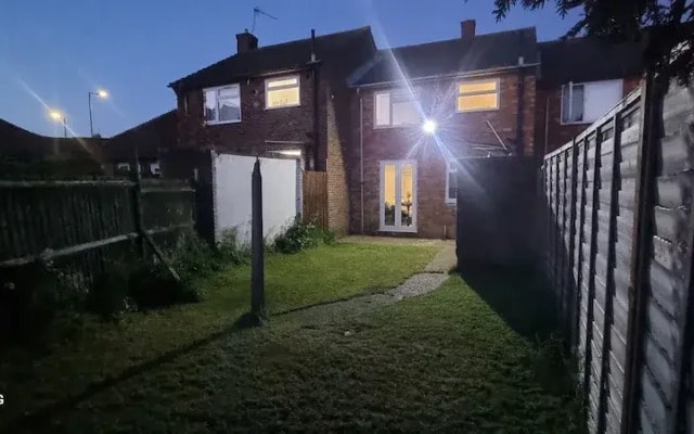 3 Bed House Sleeps 5 - Parking, Garden, Pets