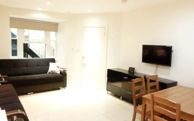 SS Property Hub - Apartment close to Hyde Park