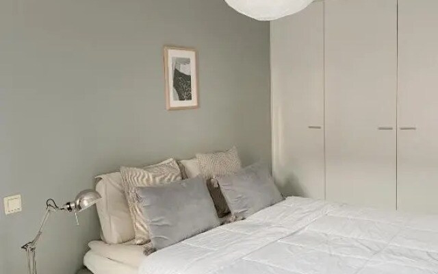 Modern one bedroom Apartment with Sauna near Airport