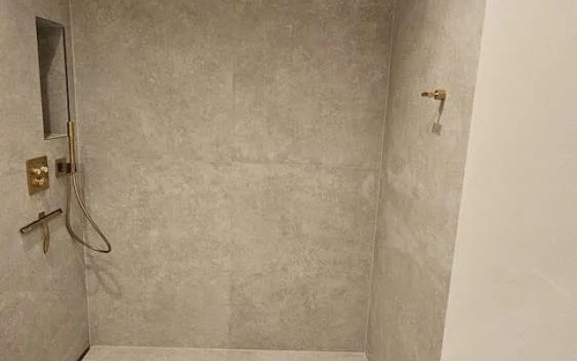 UG Neubau City Wohnung (optional Pool+Gym+2tes Bad extra buchbar)