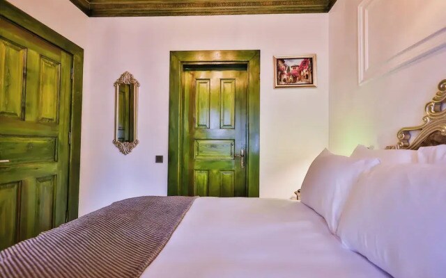 Emerald Mansion Hotel – Special Class