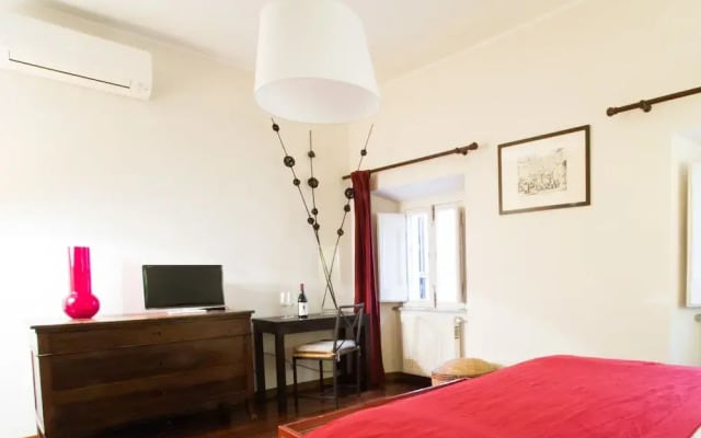 Spanish Steps Studio Apartment