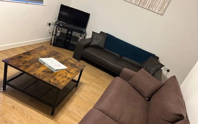 Large Shoreditch, Hoxton 3-bed Garden Flat
