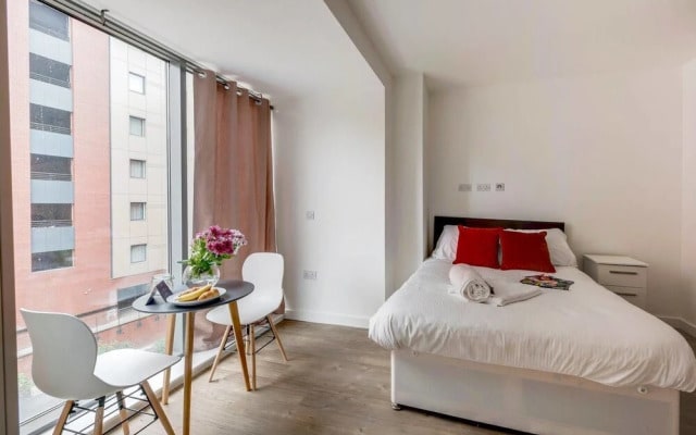 Central Liverpool Studio For 2 Guests!