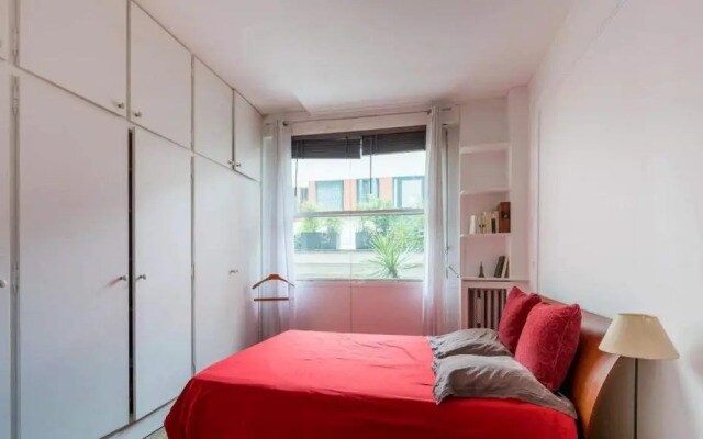 Neuilly-Sur-Seine F2 En Rez de Chaussee (Adults Only)