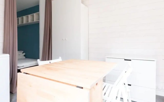 Charming Bright Studio at the Gates of Paris
