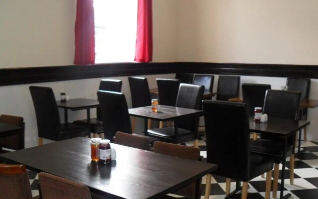 OYO Weaste Hotel