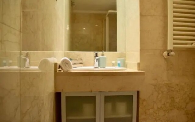 ATOCHA FRIDA HOUSE, Stylish apartment summer swimming pool close metro