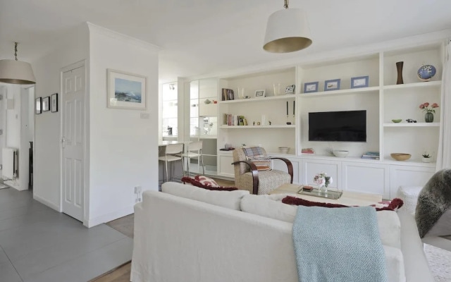 Elegant 2 bed Flat Earls Court