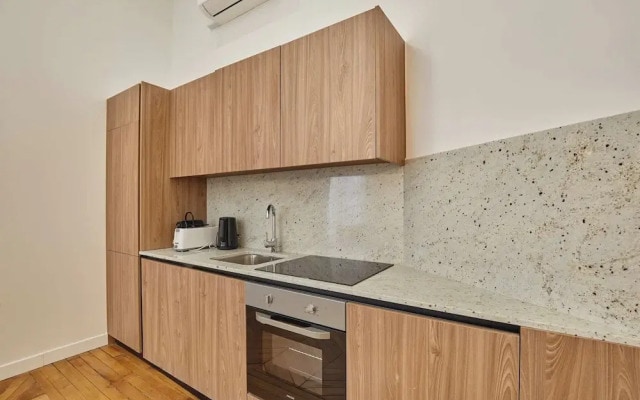 Saint Honore Luxury Apartment With AC