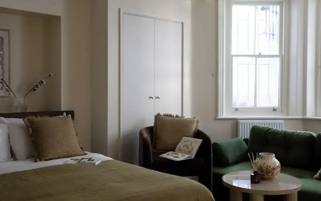 Gulaid House Knightsbridge by Bob W London