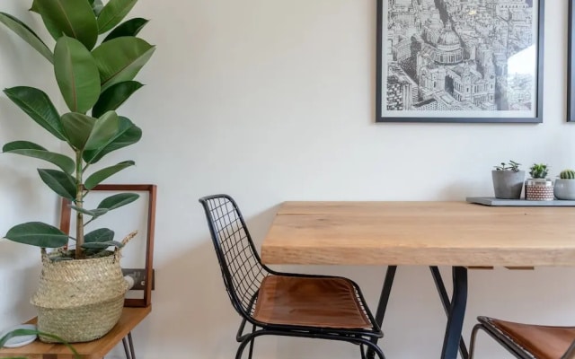 Modern 2 Bedroom Garden Apartment in West Hampstead