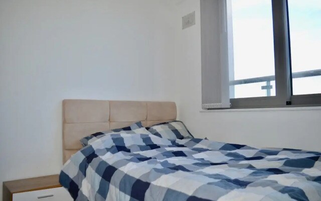 2 Bedroom Apartment With 2 Balconies in Manchester