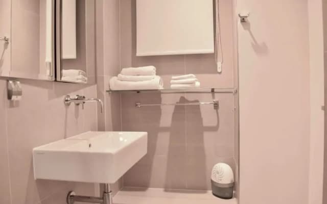 2 Bedroom Property Near Hyde Park
