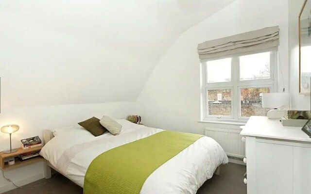 Classic Battersea Home by Clapham Junction Station