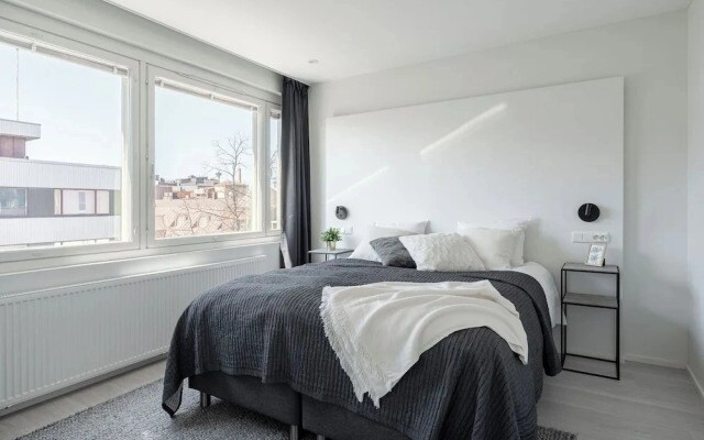 Top Floor Luxury - 2BR Scandi Home