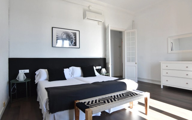 NEW REINA CRISTINA in Barcelona