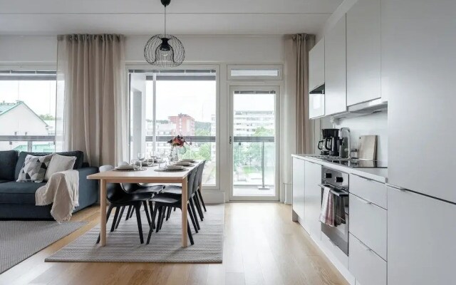 Modern 2BR Apartment with Sauna & Large Balcony