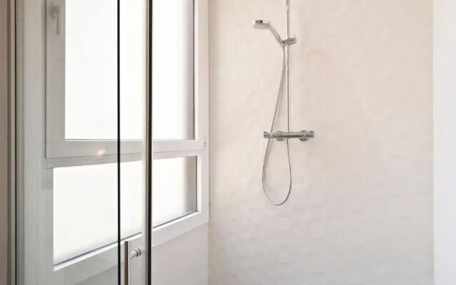 Arc de Triomf Luxury Modern 2-Bedroom 2-Bathroom