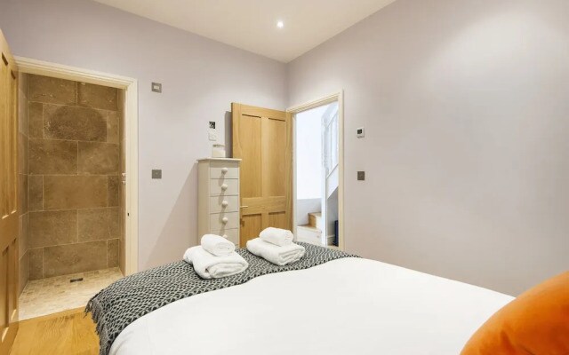 Enchanting Southfields Home by King George's Park