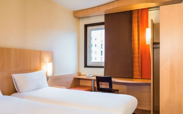 ibis Paris Pont De Suresnes