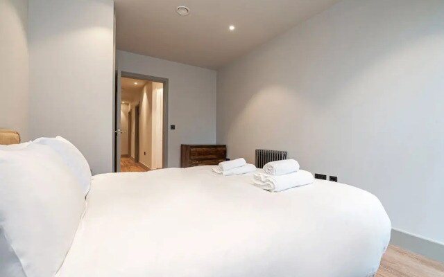 Spacious Flat in North London