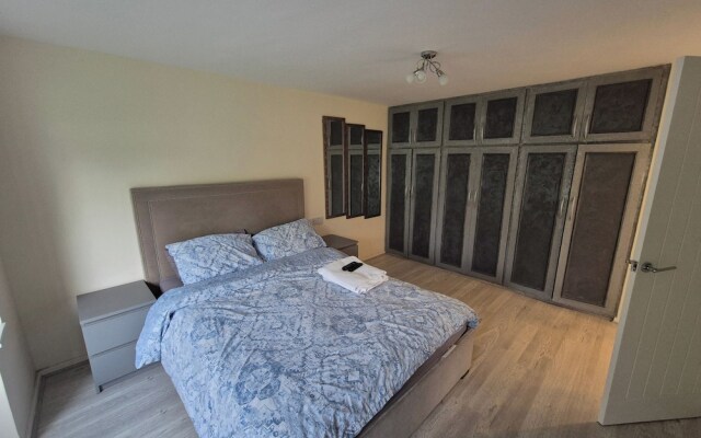 Charming Borehamwood Apartment With 2 Bedrooms