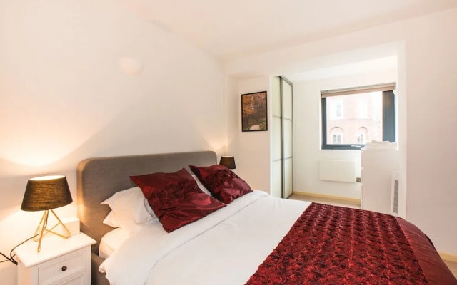 Spacious 1 Bedroom Apartment in Kensington - A3