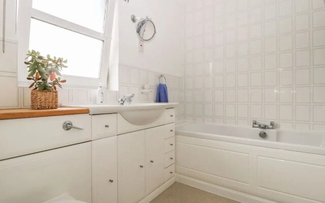 10 Pear Tree Court