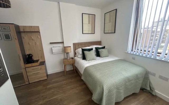 Liverpool City Center Apartment With Views