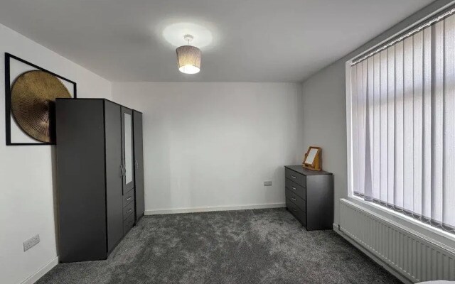 Housesleeps9-patio-parking-familyok