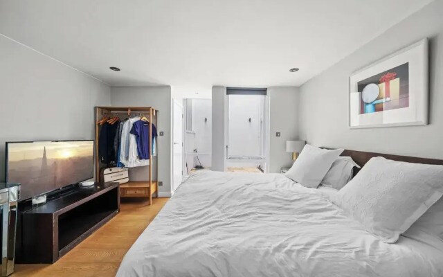 3 Bed City Centre House Sleeps 6 - Parking, Wifi