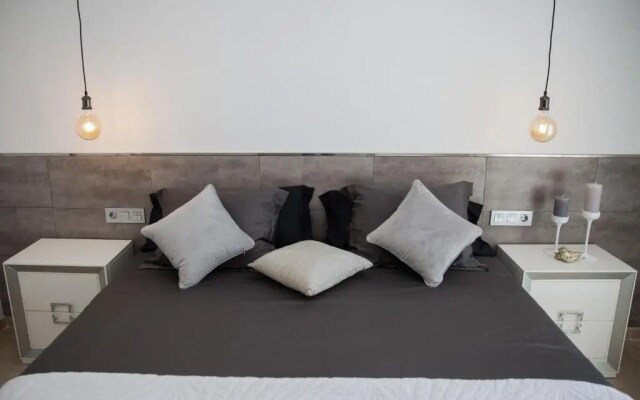 Spacious 200 sq.m. penthouse with sea view terraces