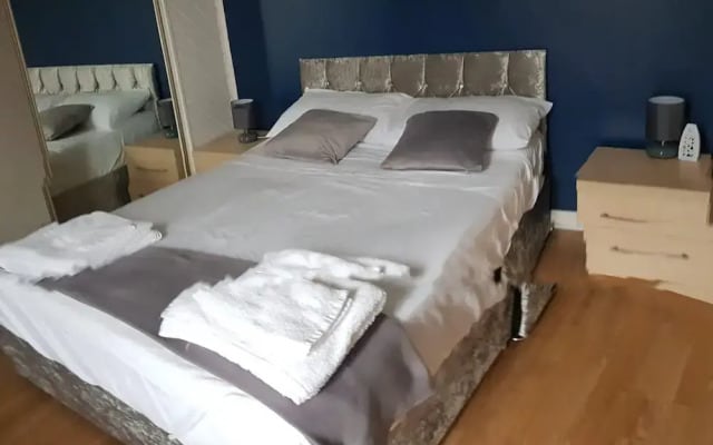 Manchester-2bedroom-1bathroom-wifi (108947701)