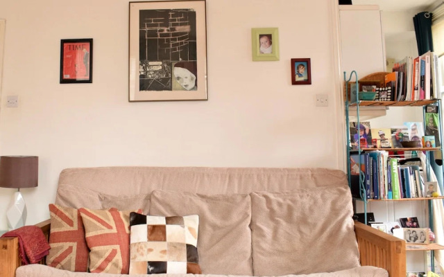 Spacious Studio Apartment in Portobello Road