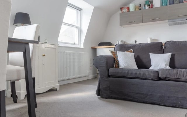 Bright & Airy 1 Bedroom Apartment in Central London