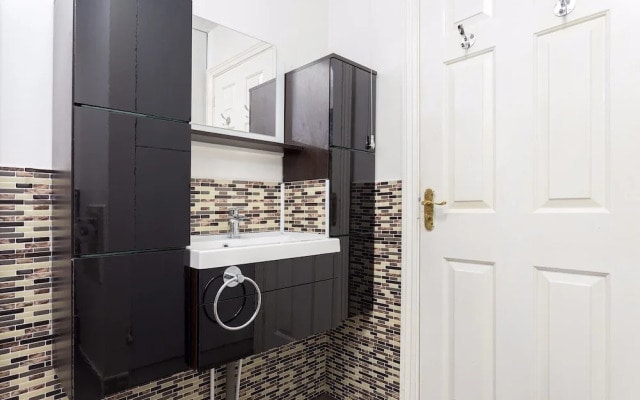 3 Bedroom House in Lewisham Sleeps 7