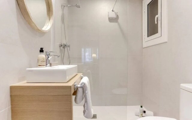 Stylish 4 bed Apt in the Center
