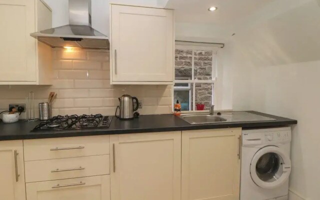 15 Calton View