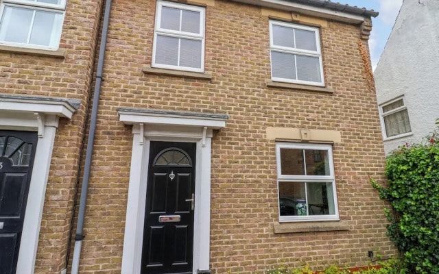 4 Castle Mews