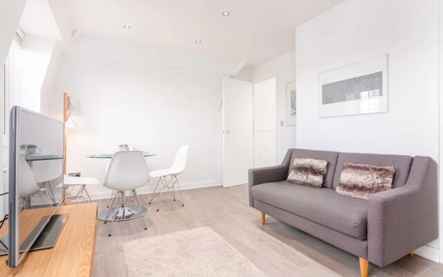 Bright and Minimalist Chelsea Nest
