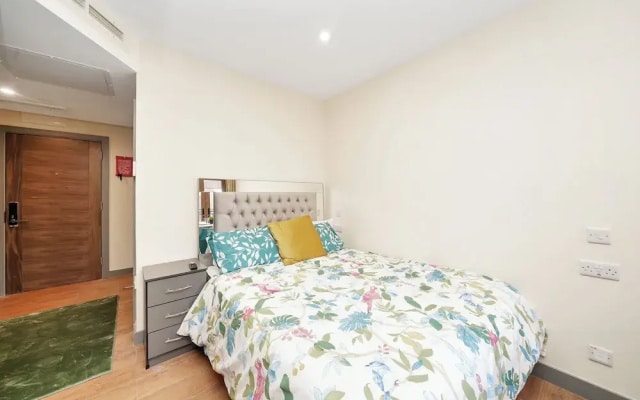Hotel Apartment in Ilford