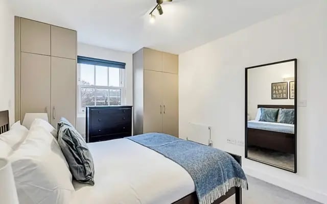 Chiswick Gem: 2 Bedroom Flat