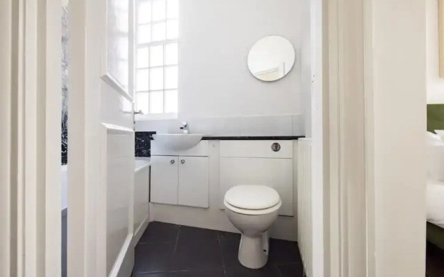 Spacious Apartment With Office Rear Terrace