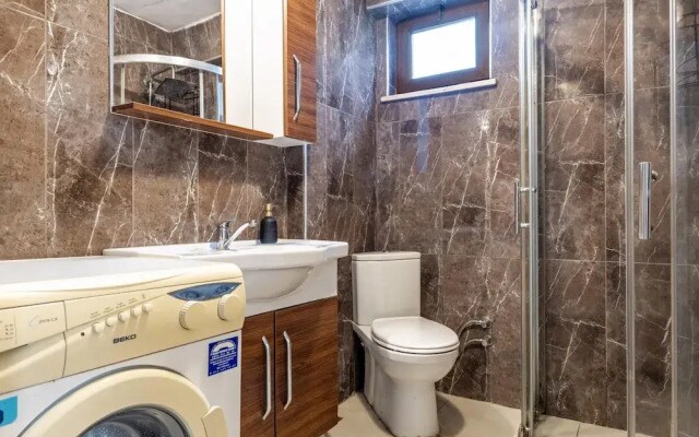 Flat With Backyard 6 min to Bostanci Show Center