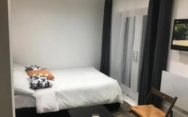 Cosy 1-bed Studio in Northolt