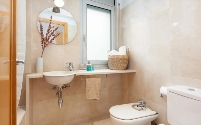 MARIA · Stylish 2 BR apartment with private roof terrace
